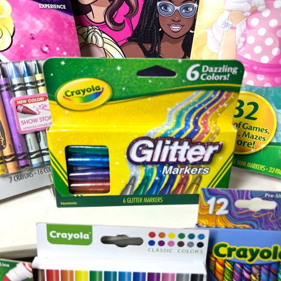 CRAYOLA x BARBIE GIFT SET - Picture 14 of 16